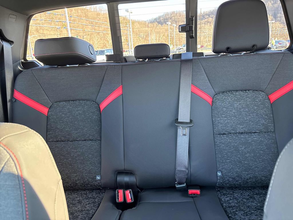 Used 2024 Chevrolet Colorado Z71 w/ Z71 Convenience Package 2 image 23