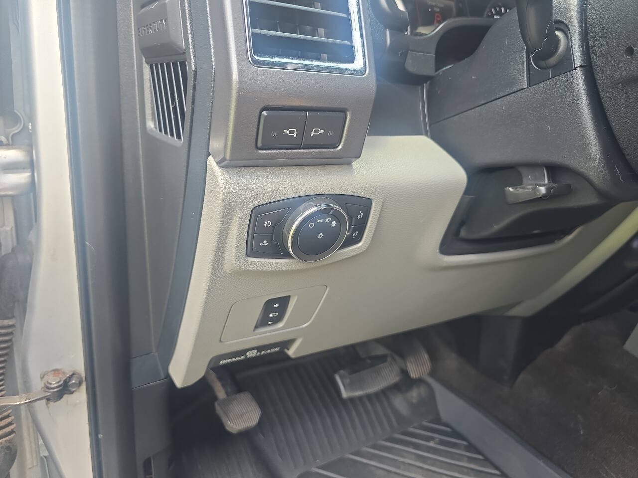 Used 2017 Ford F250 XLT w/ XLT Premium Package AWD/4WD image 25
