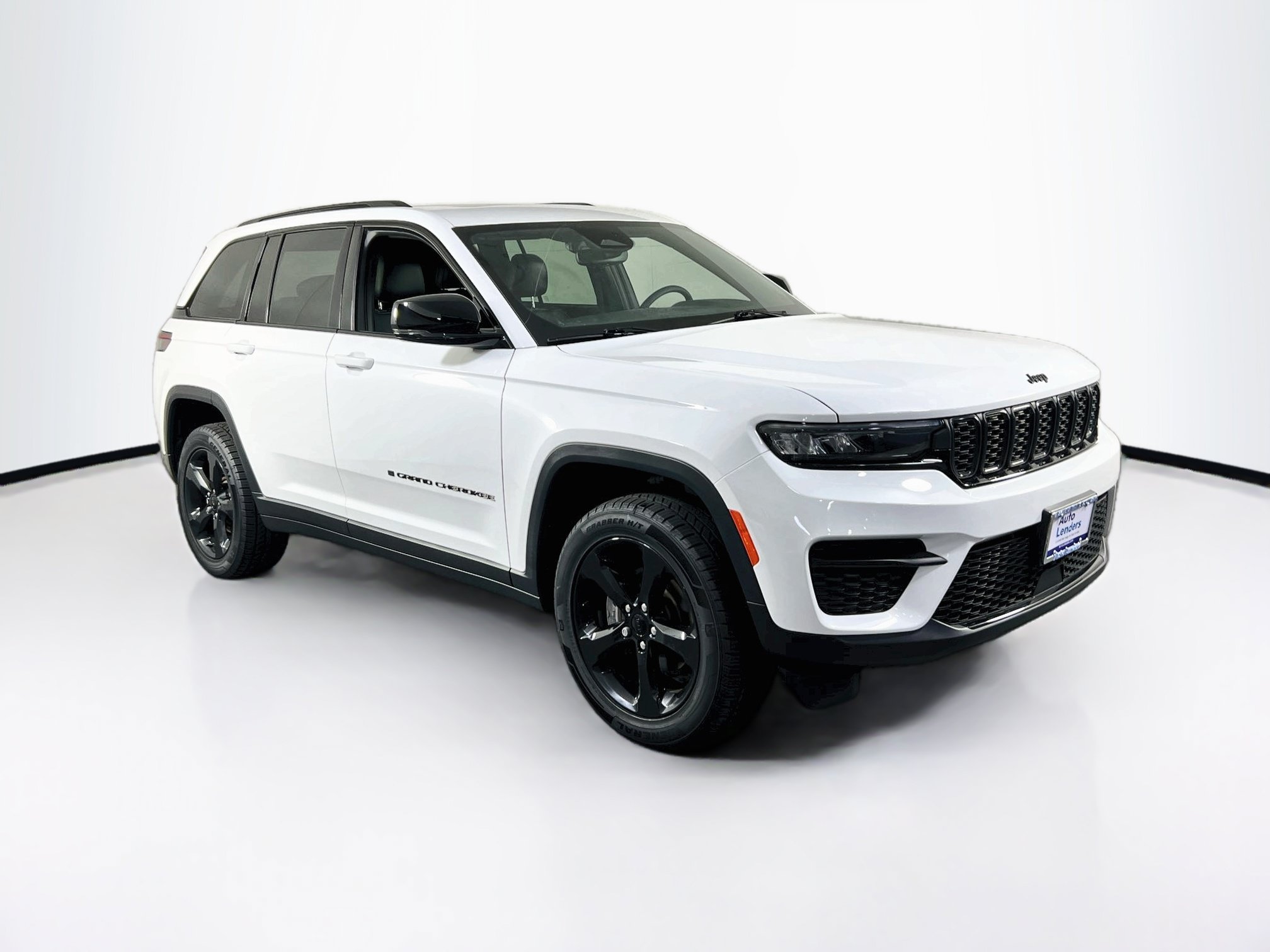Used 2023 Jeep Grand Cherokee Altitude AWD/4WD image 3