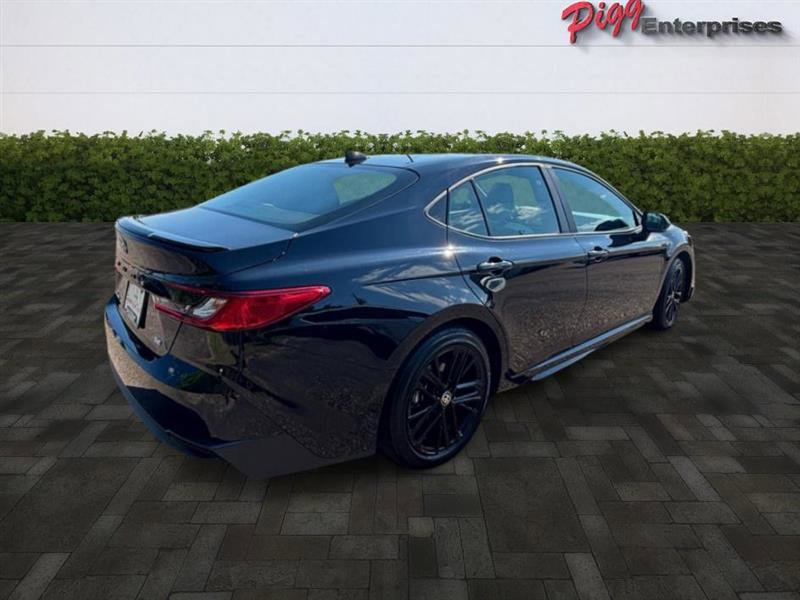 Used 2025 Toyota Camry SE image 7