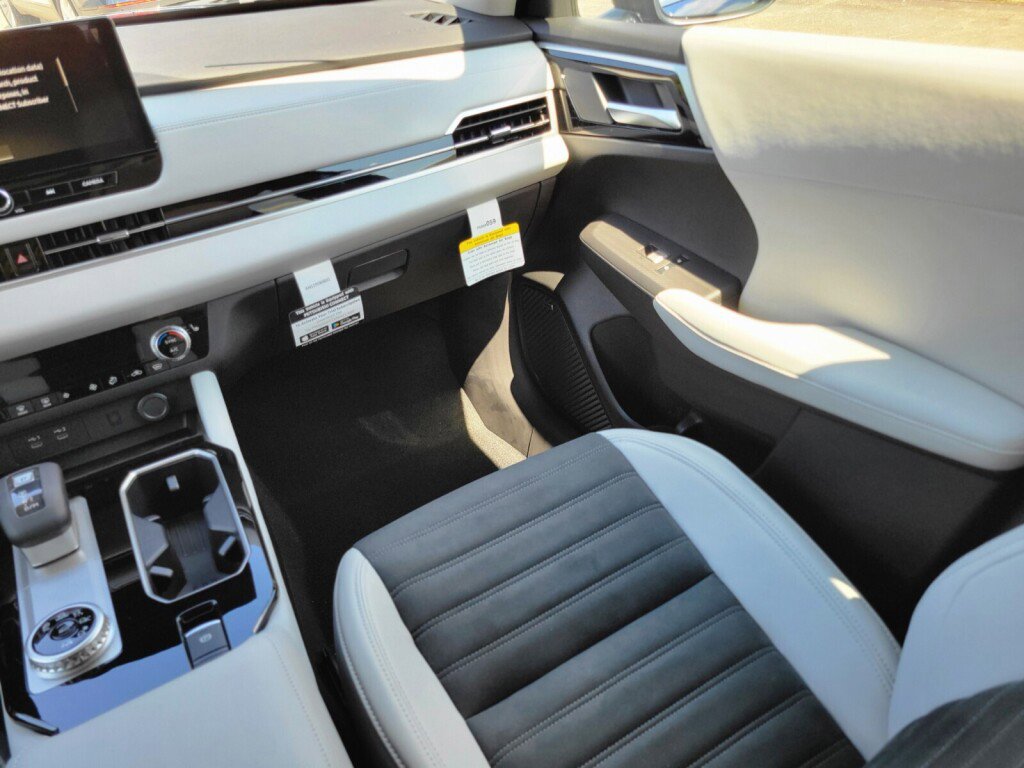 New 2025 Mitsubishi Outlander SE image 15