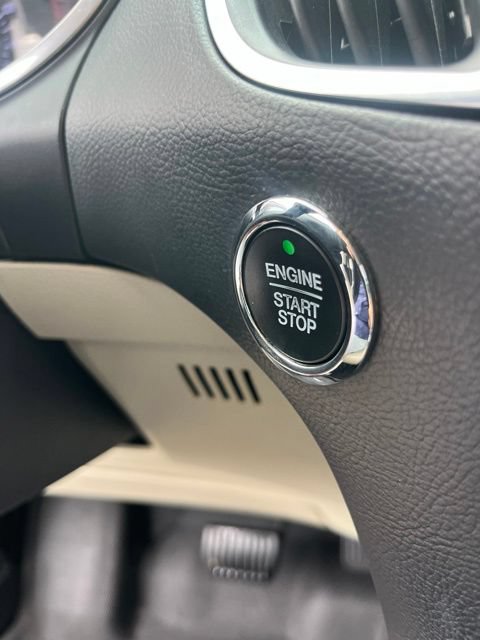 Used 2019 Ford Edge Titanium FWD image 19