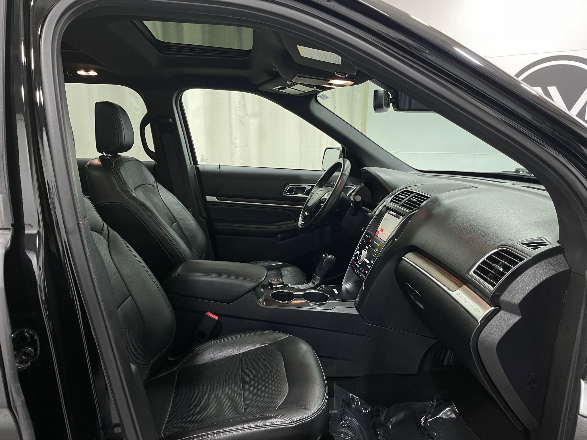 Used 2018 Ford Explorer Limited w/ Equipment Group 301A image 34