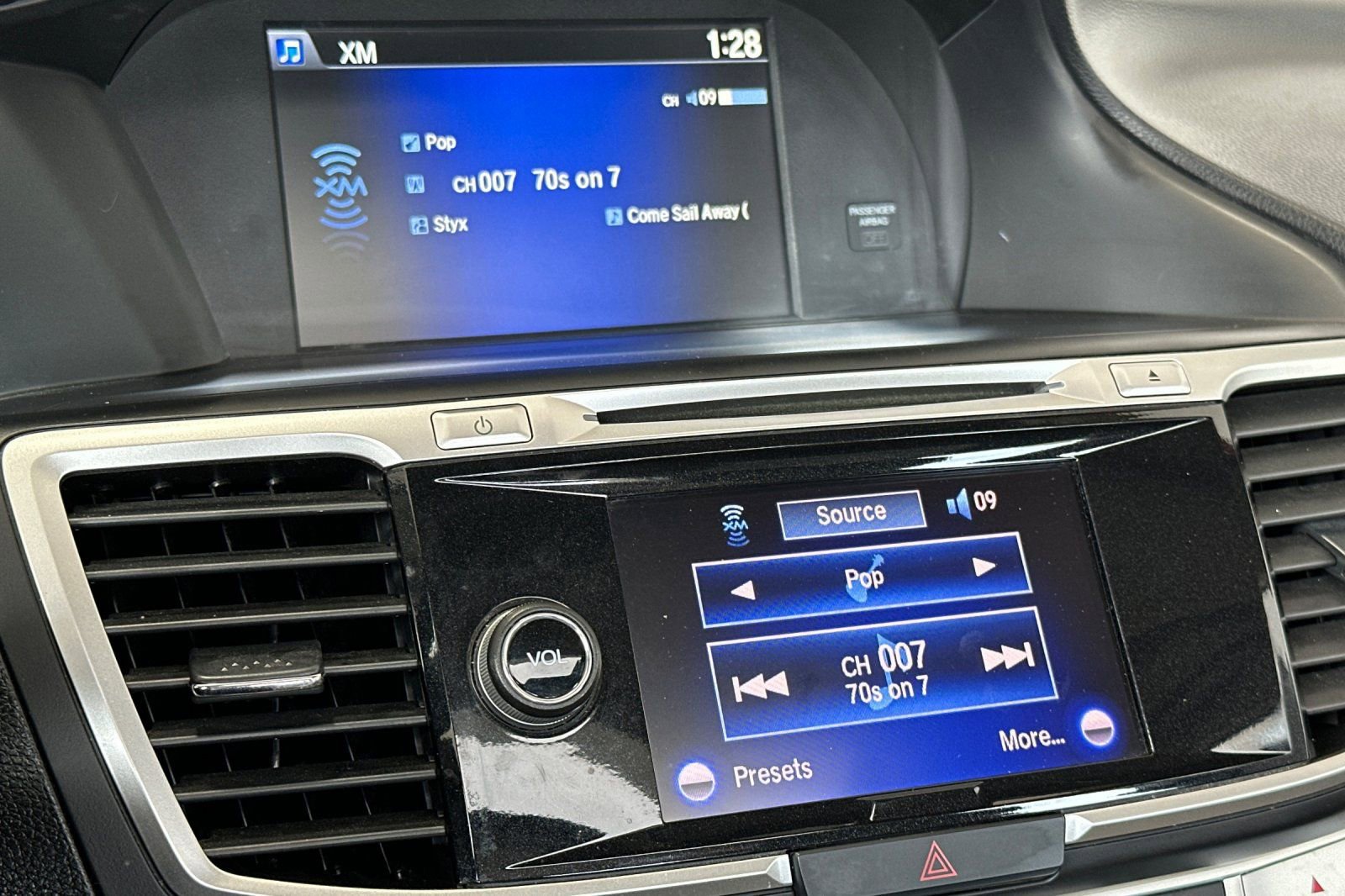 Used 2014 Honda Accord Touring image 17