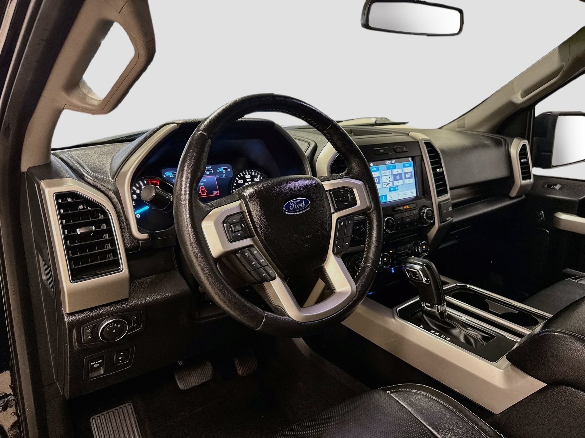 Used 2018 Ford F150 Lariat w/ Trailer Tow Package RWD image 9
