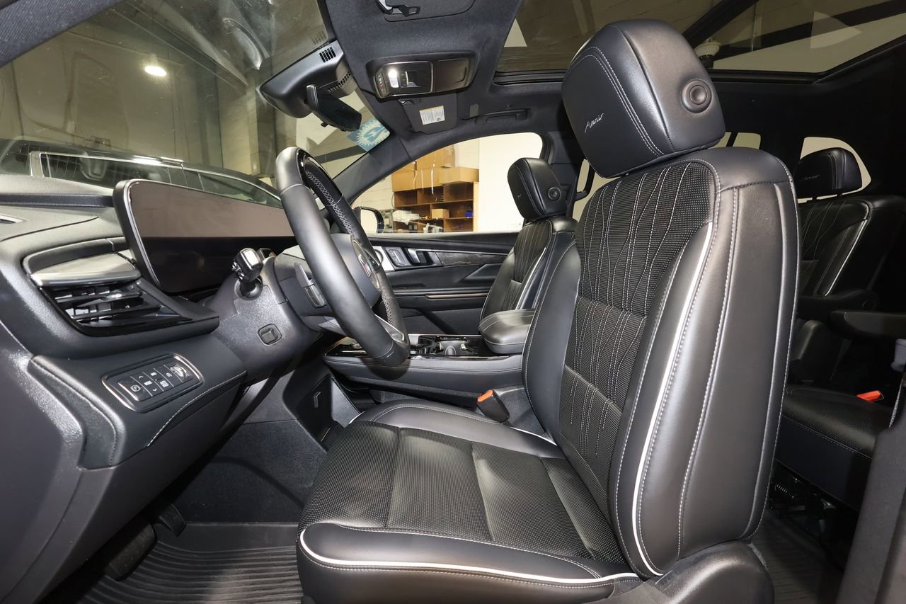 Certified 2025 Buick Enclave Avenir w/ Super Cruise Package image 23