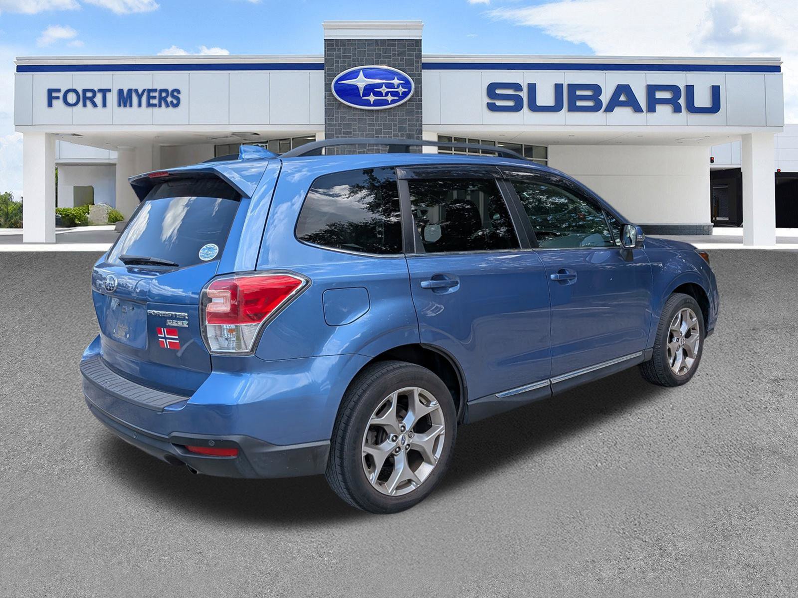 Used 2017 Subaru Forester 2.5i Touring AWD/4WD image 4