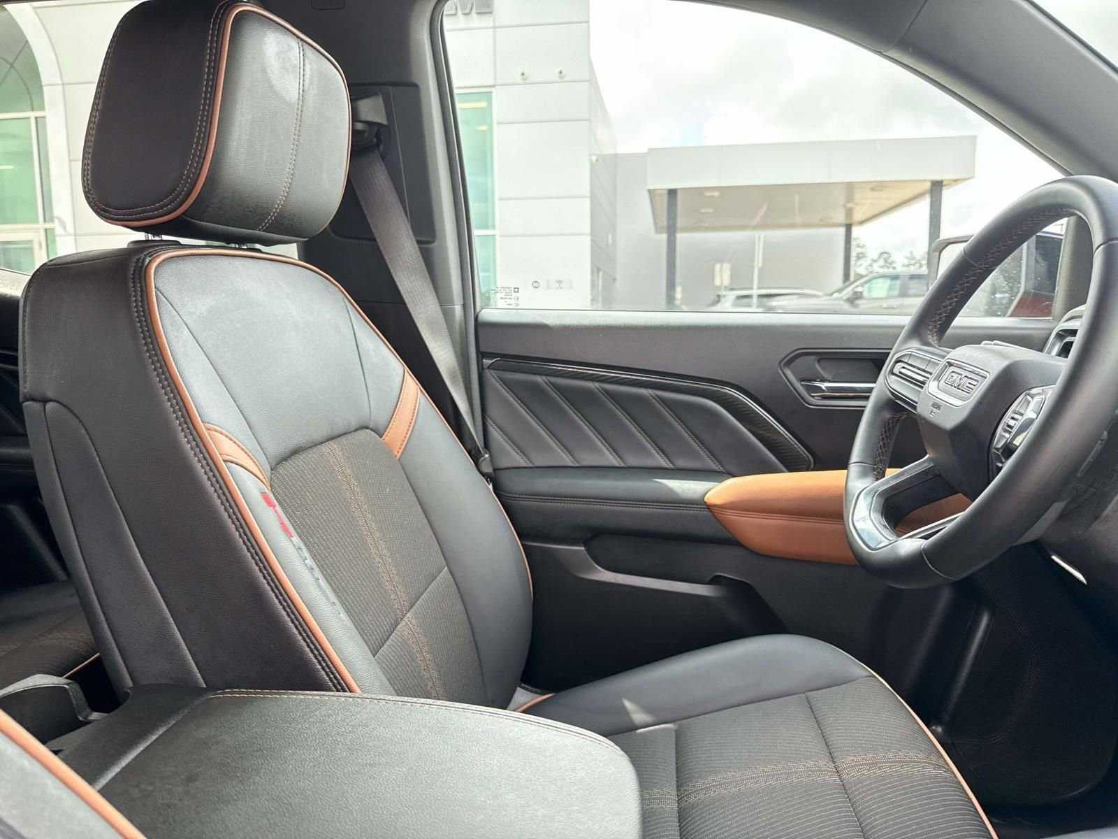 Used 2023 GMC Canyon AT4 image 10