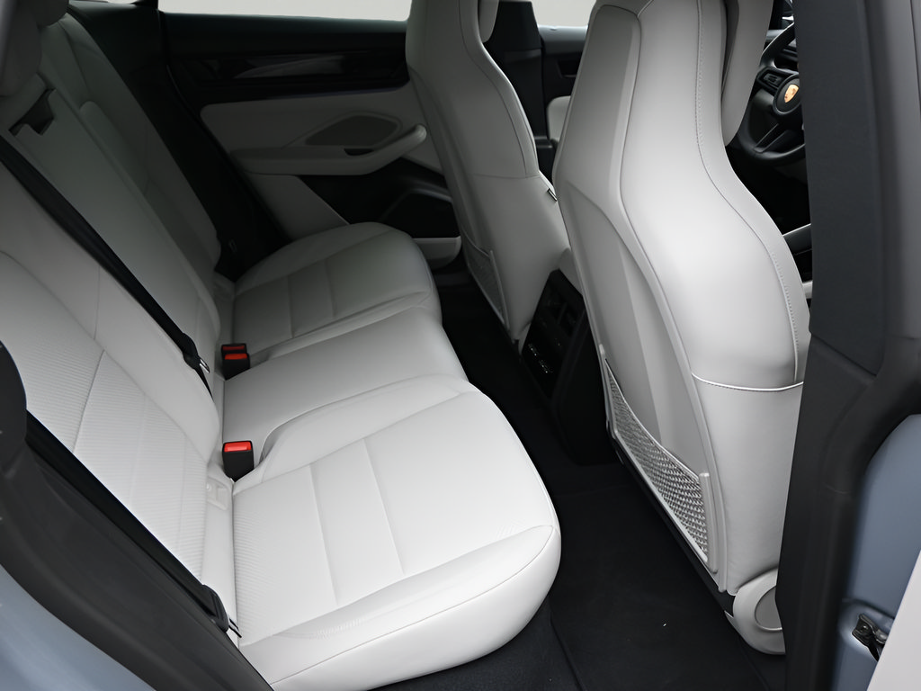 New 2025 Porsche Macan 4S Electric AWD/4WD image 11