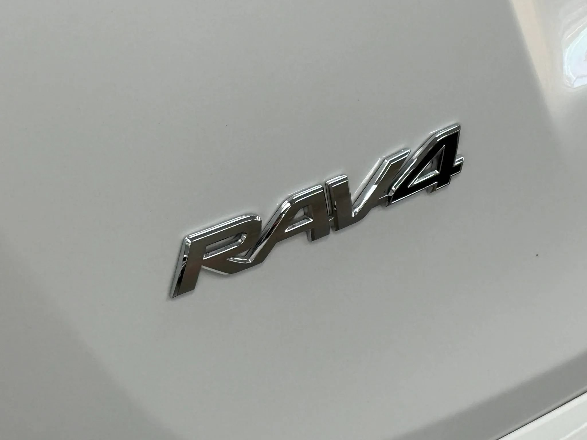 Used 2018 Toyota RAV4 Limited w/ Advanced Technology Package AWD/4WD image 9