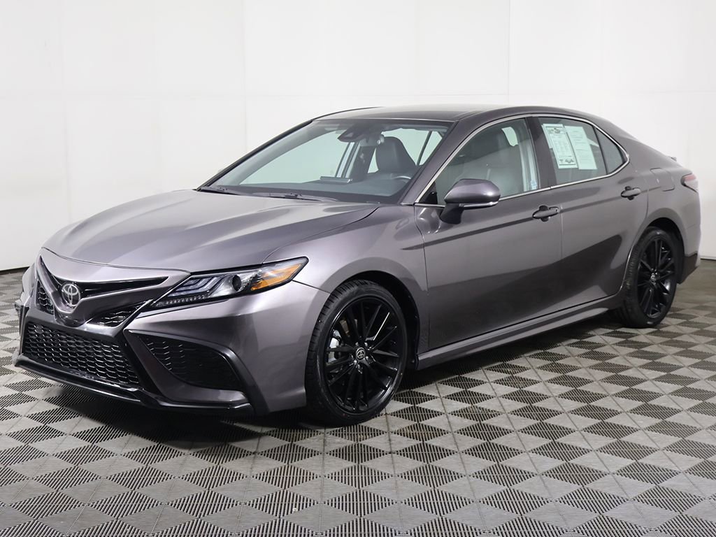 Used 2023 Toyota Camry XSE FWD image 6