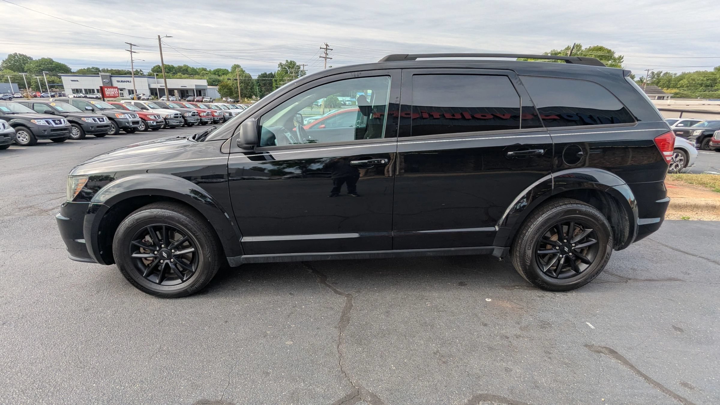Used 2020 Dodge Journey SE w/ Blacktop Package FWD image 4