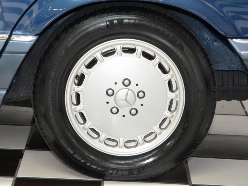 Used 1990 Mercedes-Benz 560 SEL image 13