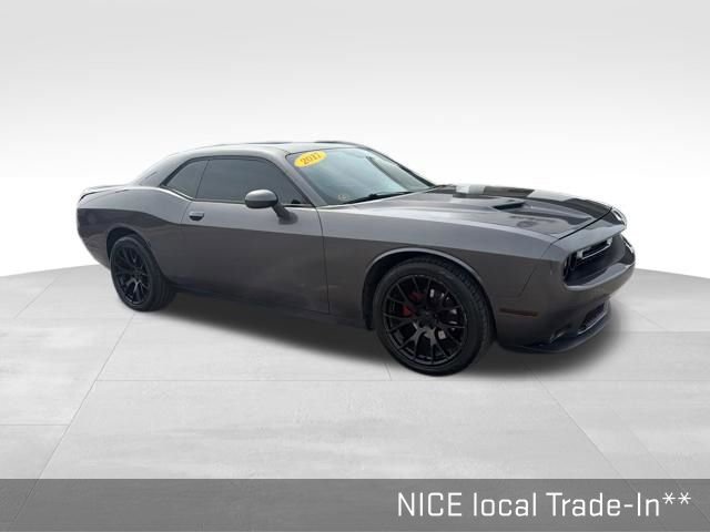 Used 2017 Dodge Challenger SXT image 2
