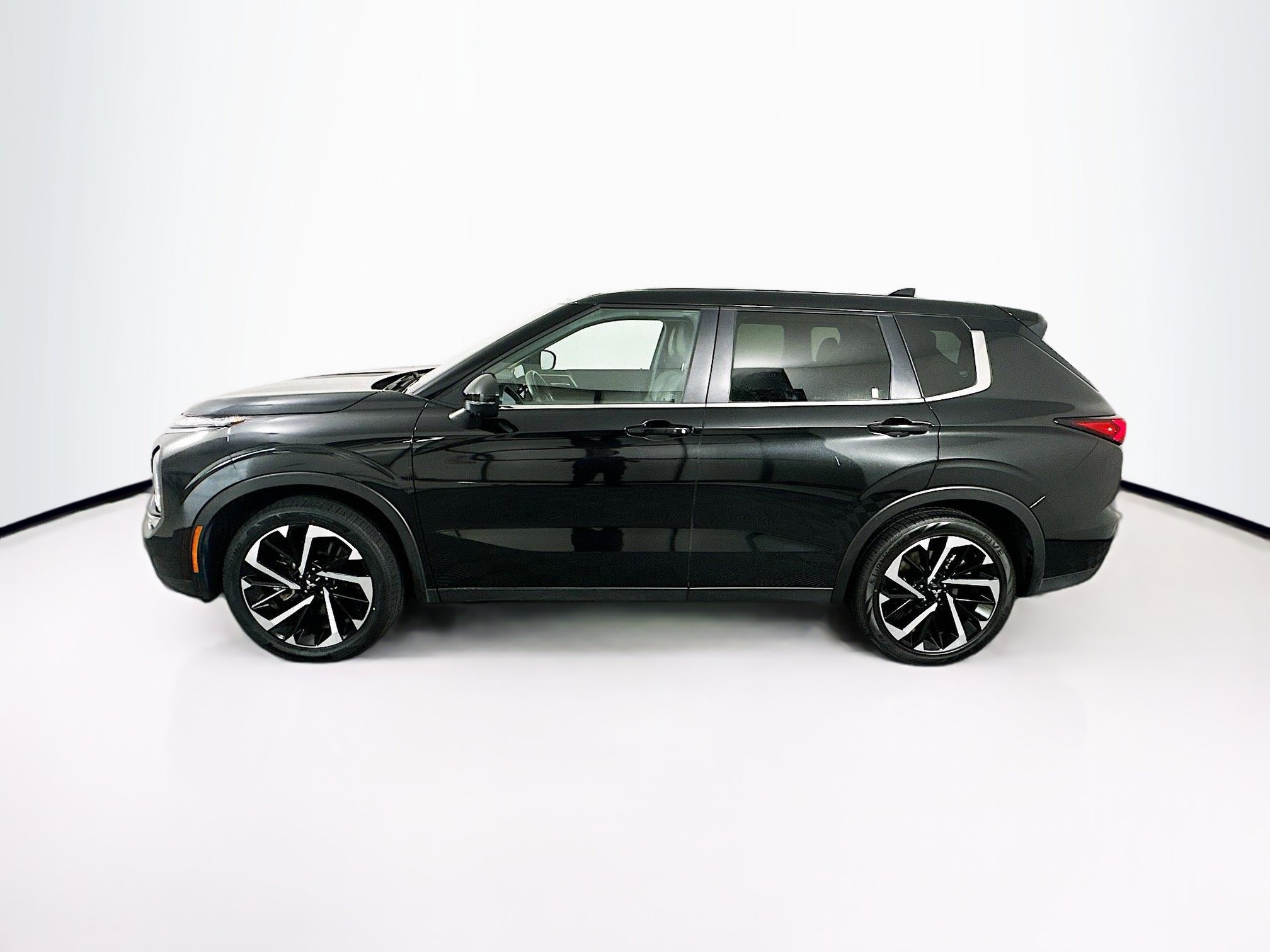 Used 2024 Mitsubishi Outlander SE AWD/4WD image 4