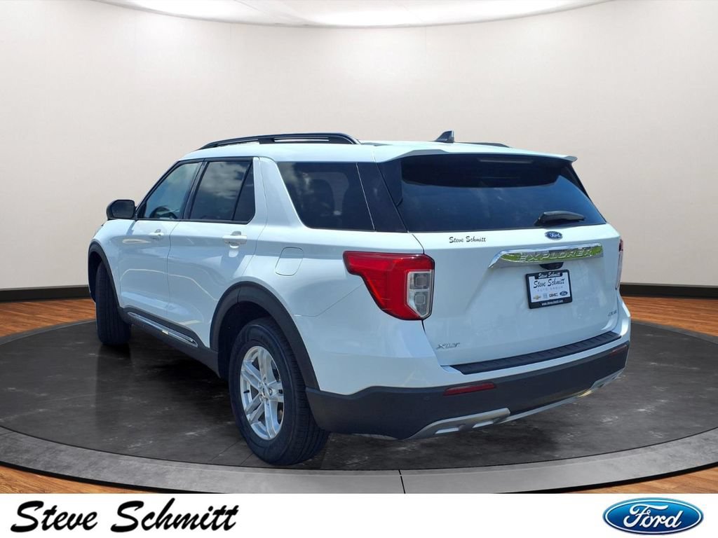 Used 2023 Ford Explorer XLT w/ Equipment Group 202A AWD/4WD image 3