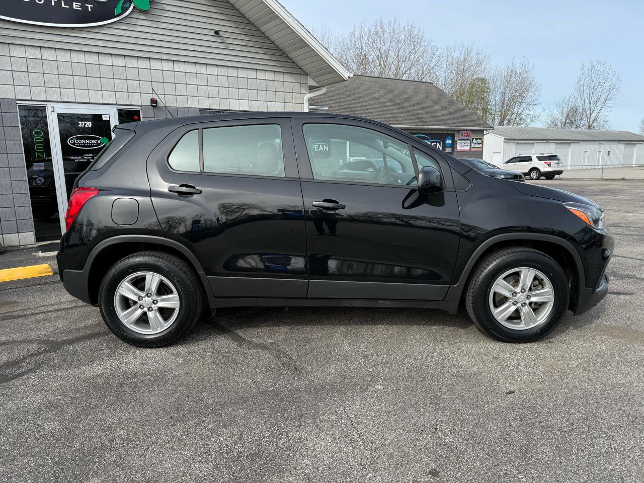 Used 2019 Chevrolet Trax LS FWD image 2