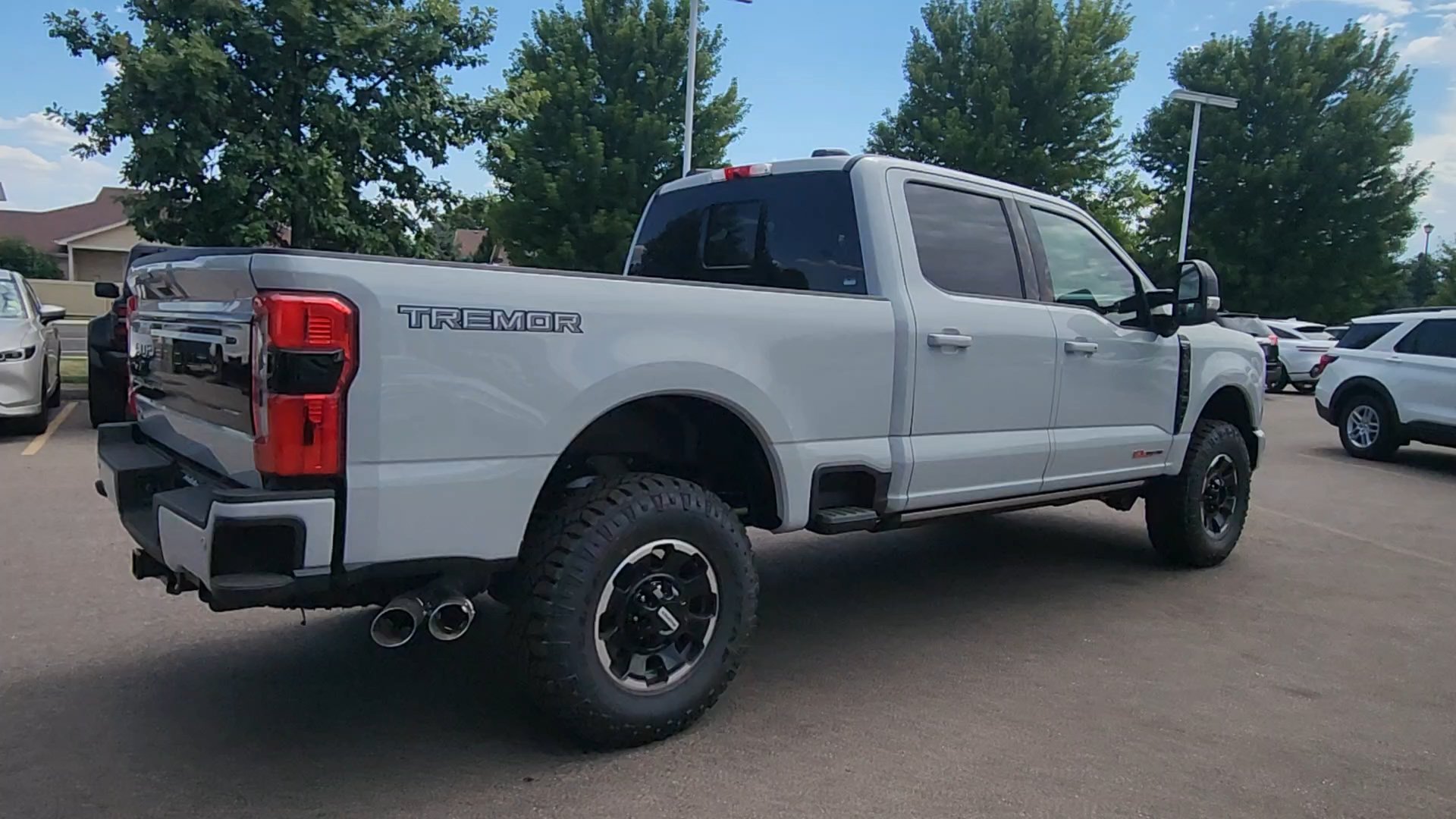 New 2026 Ford F350 Platinum w/ Tremor Off-Road Package AWD/4WD image 11