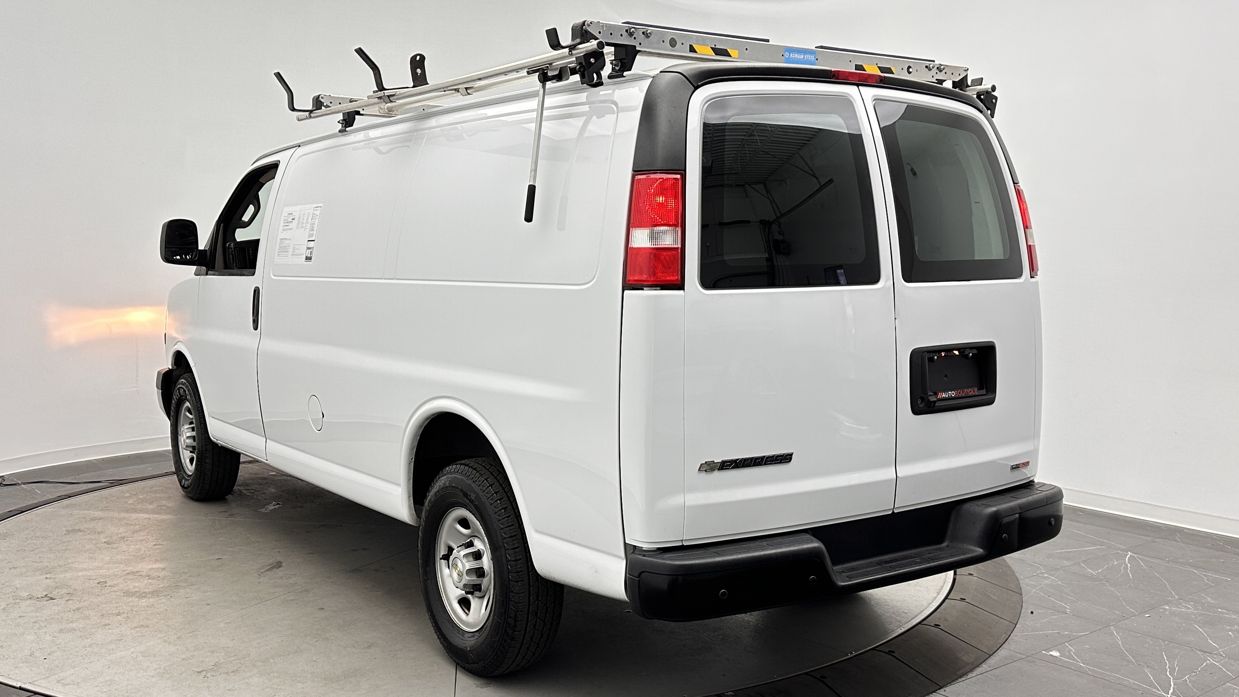 Used 2022 Chevrolet Express 2500 w/ Driver Convenience Package RWD image 5