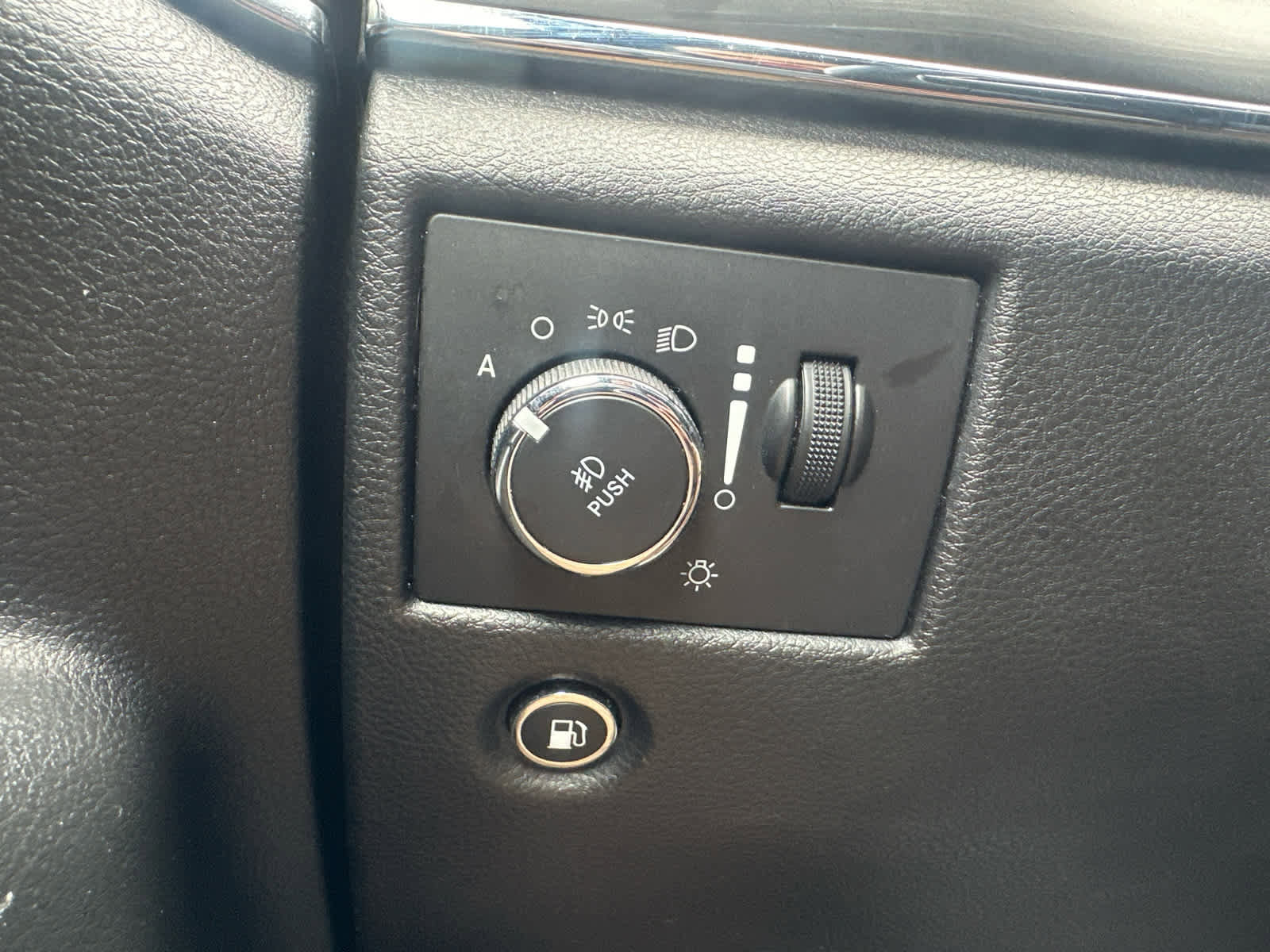 Used 2019 Jeep Grand Cherokee Limited image 41