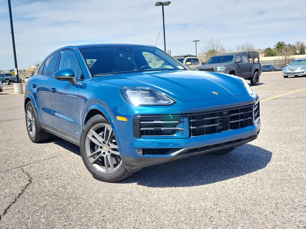 Used 2025 Porsche Cayenne Coupe AWD/4WD image 2
