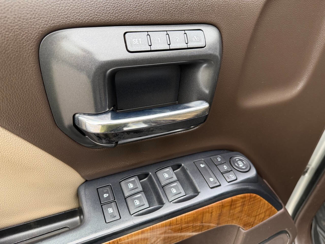 Used 2019 GMC Sierra 2500 SLT w/ Duramax Plus Package AWD/4WD image 19