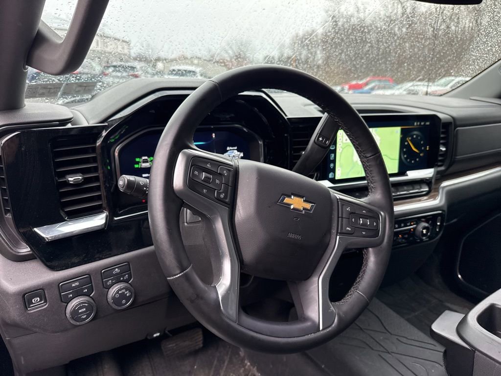 Used 2025 Chevrolet Silverado 1500 LT image 14