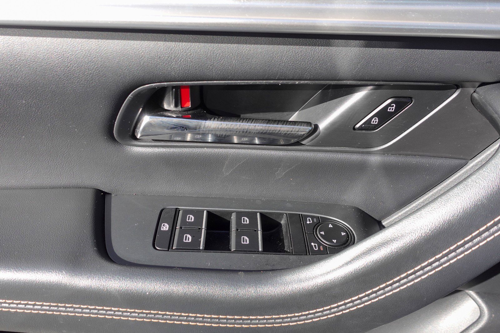 Used 2024 MAZDA CX-90 Plug-In Hybrid w/ Preferred image 11