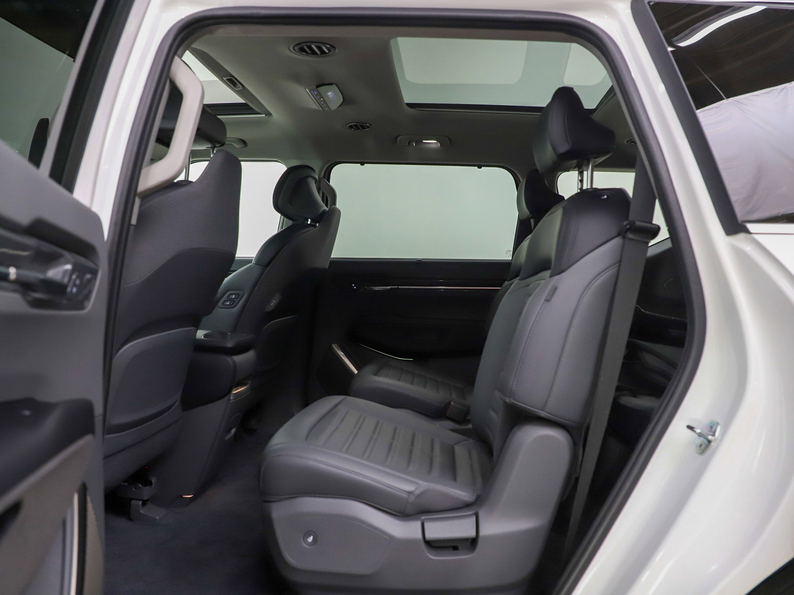 Used 2024 Kia EV9 Land image 21