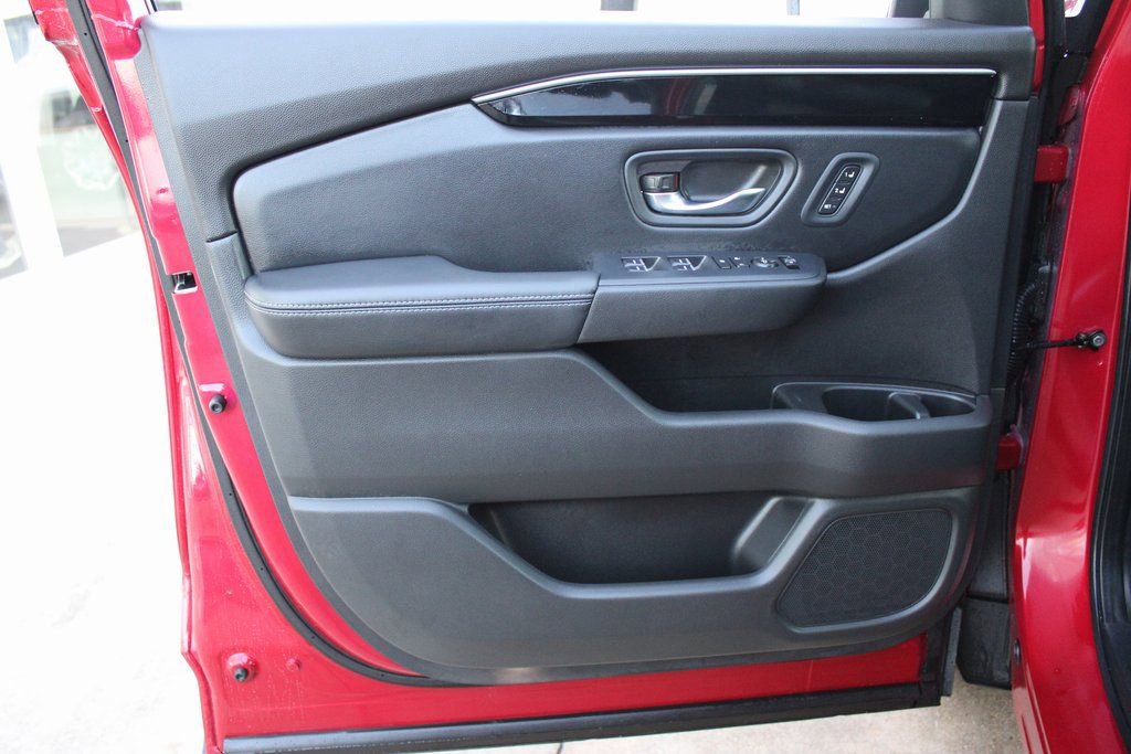 Used 2023 Honda Pilot Touring image 9