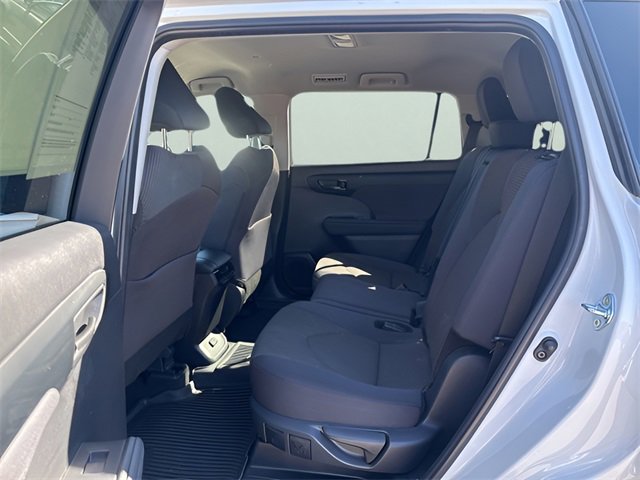 Used 2024 Toyota Highlander LE image 10