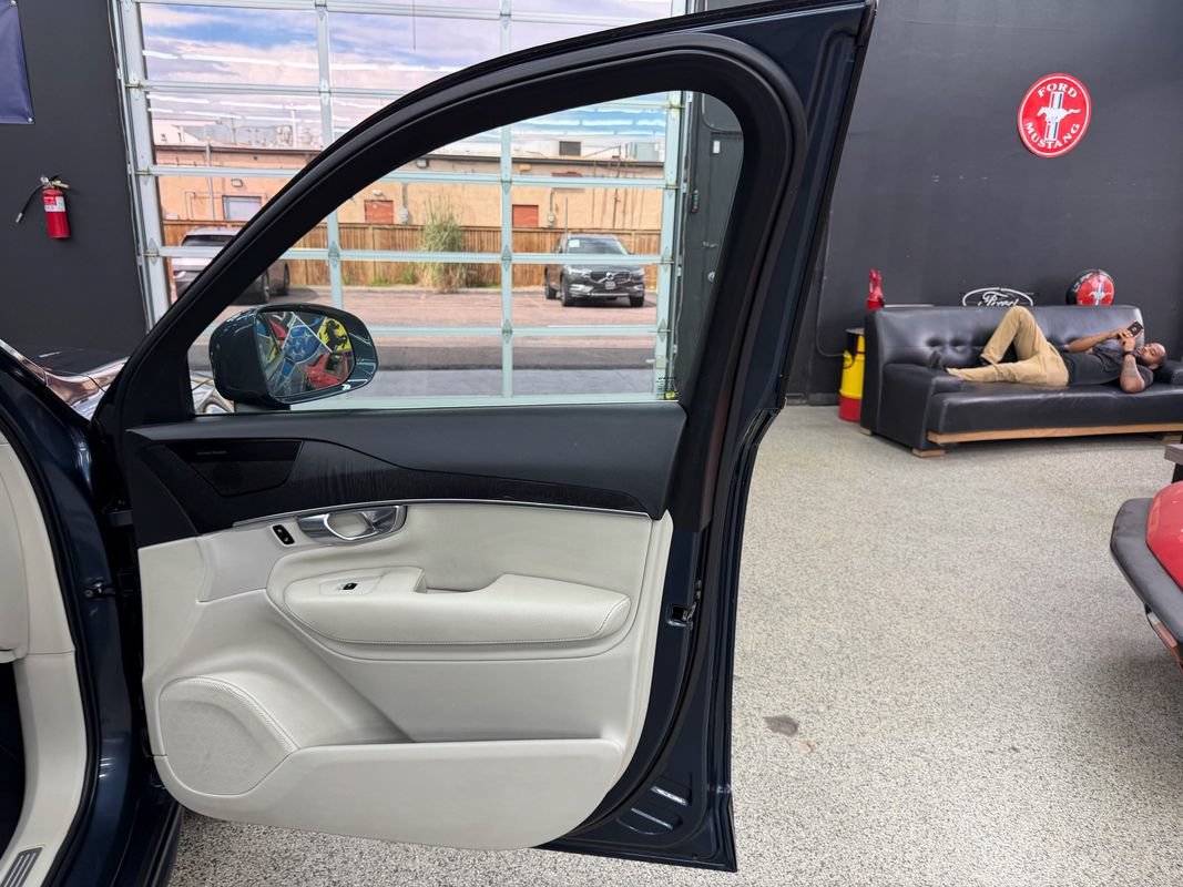 Used 2020 Volvo XC90 T5 Momentum AWD/4WD image 22