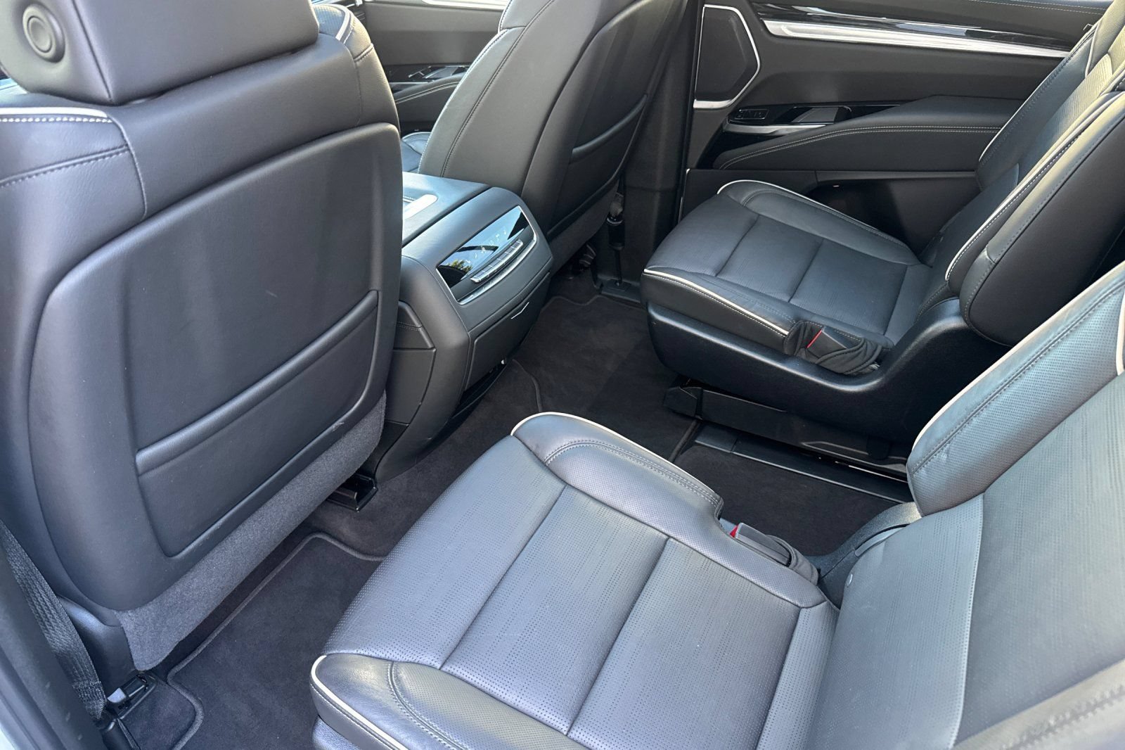 Used 2025 Cadillac Escalade Sport w/ LPO, ONYX Package AWD/4WD image 13