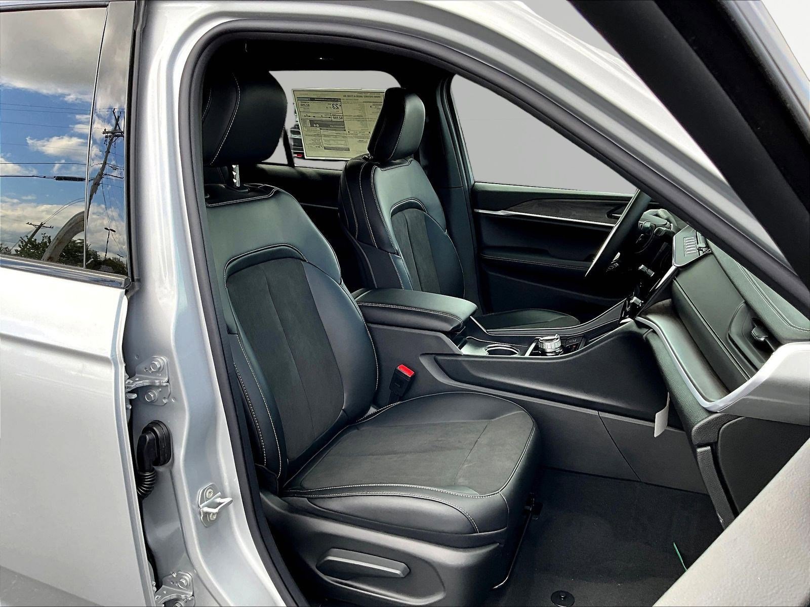 New 2026 Jeep Grand Cherokee Altitude AWD/4WD image 19
