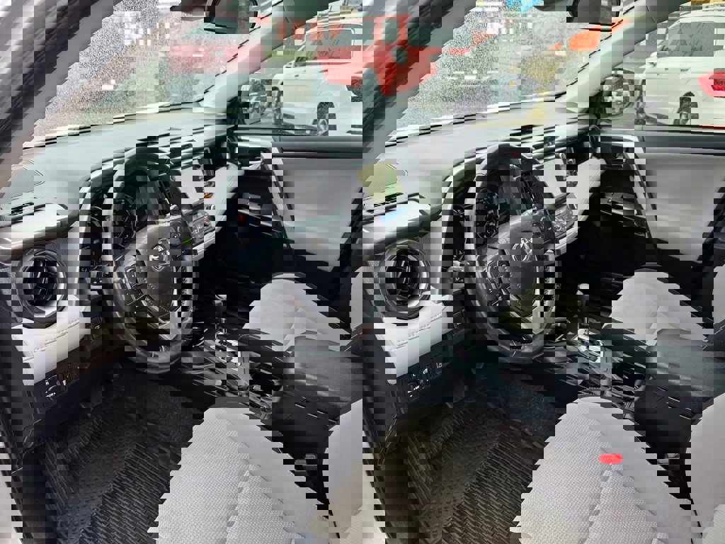 Used 2016 Toyota RAV4 XLE image 10