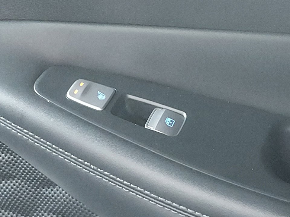 Used 2022 Hyundai Santa Fe Calligraphy image 17