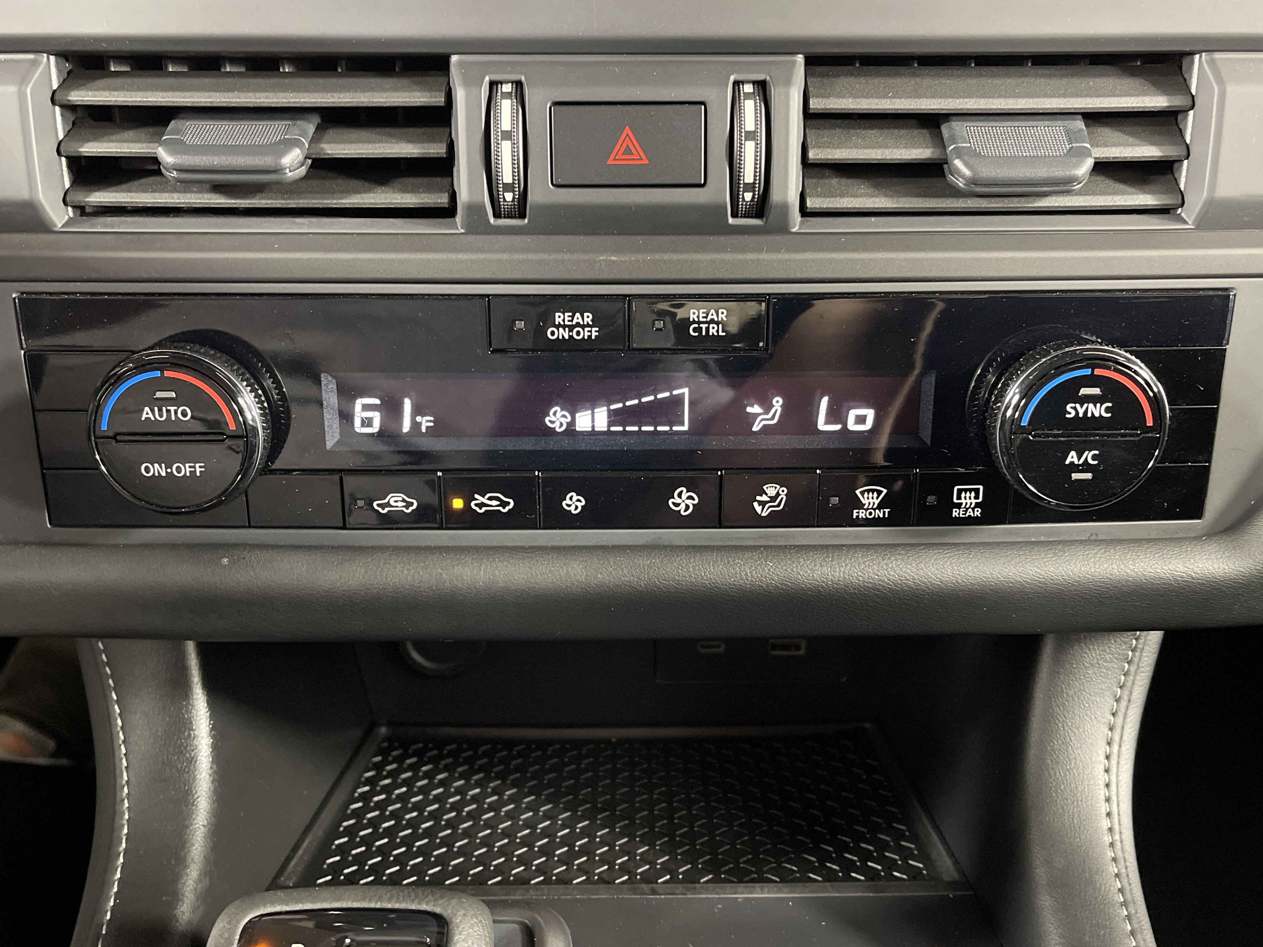 Used 2024 Nissan Pathfinder S image 25