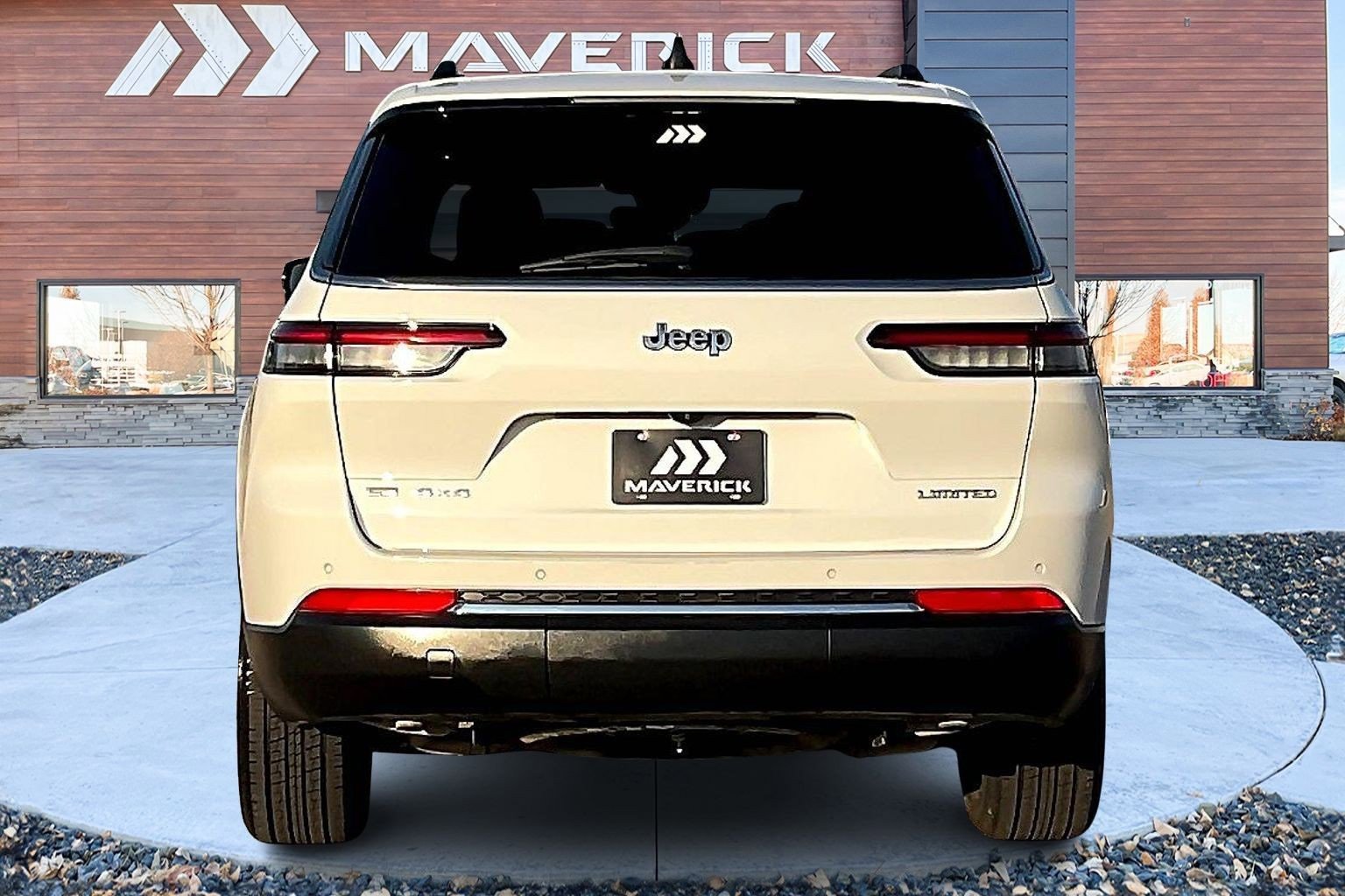 Used 2022 Jeep Grand Cherokee L Limited w/ Trailer Tow Group (B) image 6