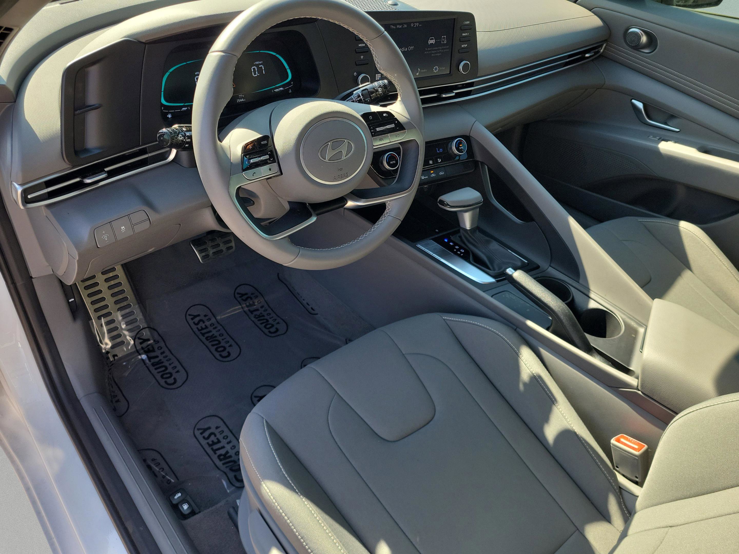 Certified 2025 Hyundai Elantra Sport image 19