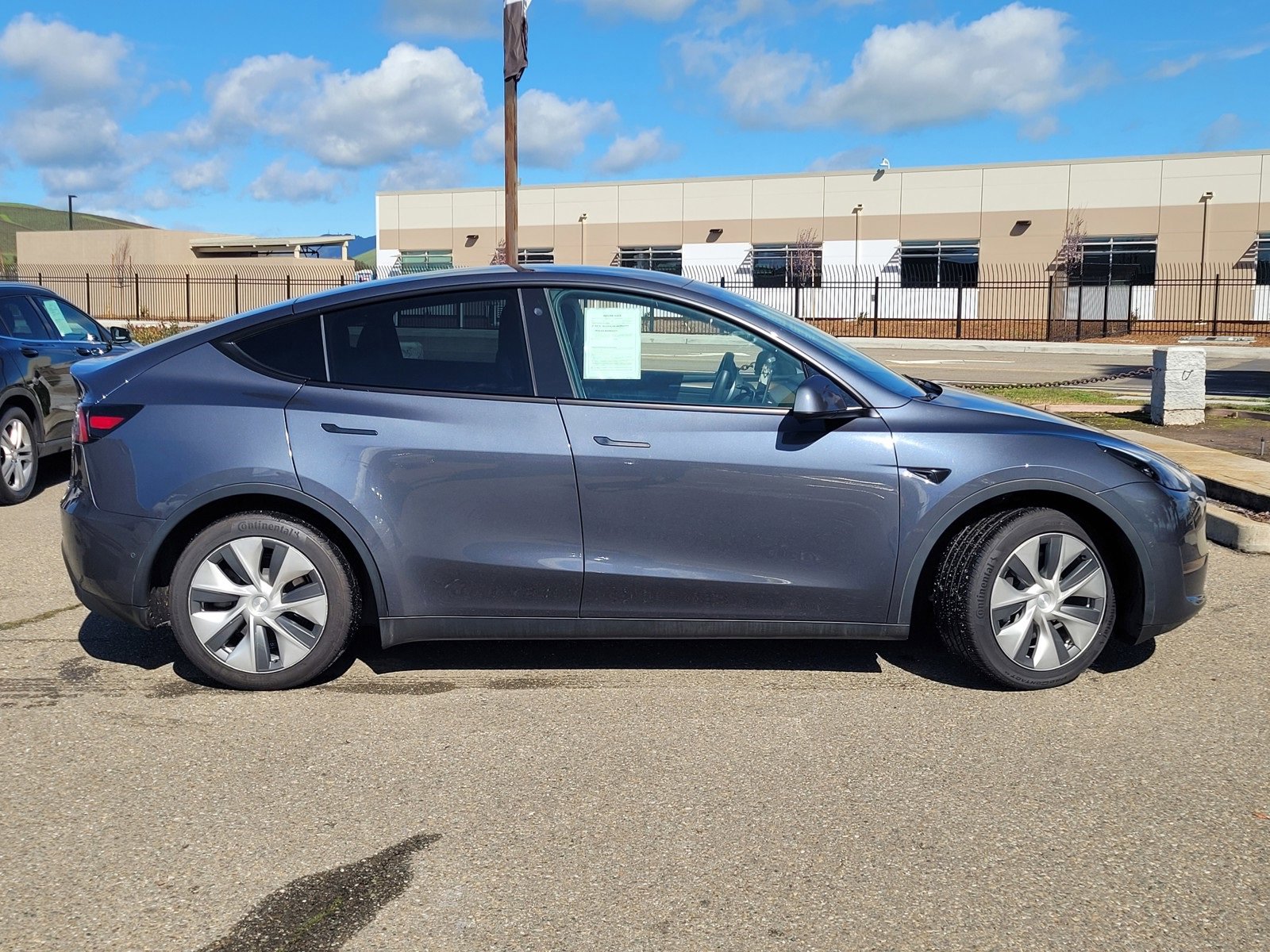 Used 2022 Tesla Model Y Long Range image 3