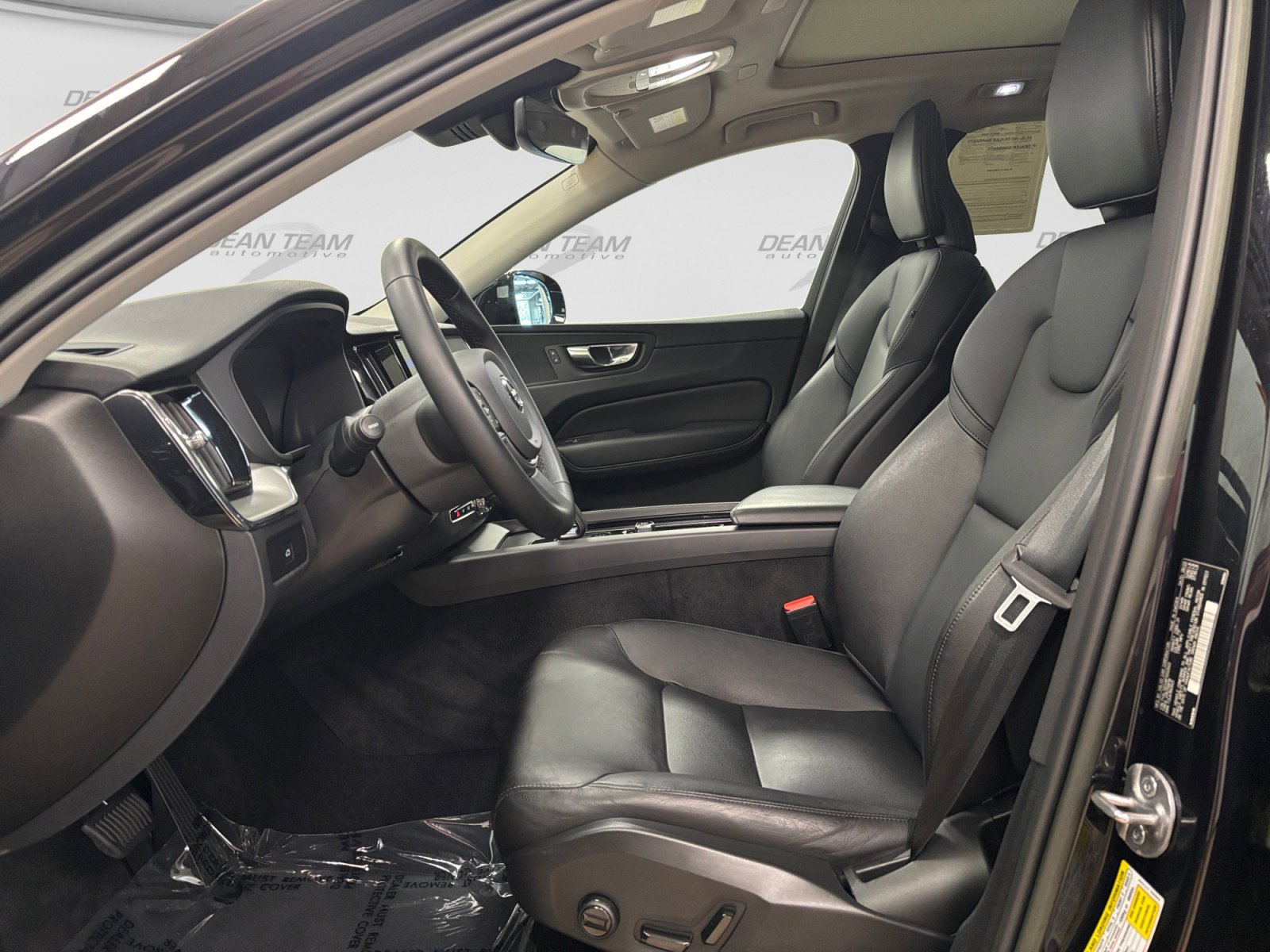 Used 2023 Volvo XC60 B5 Core w/ Climate Package FWD image 9