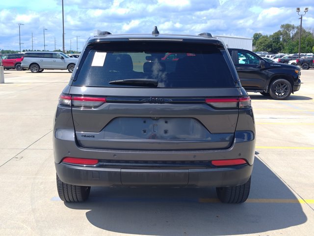 Used 2023 Jeep Grand Cherokee Altitude AWD/4WD image 5
