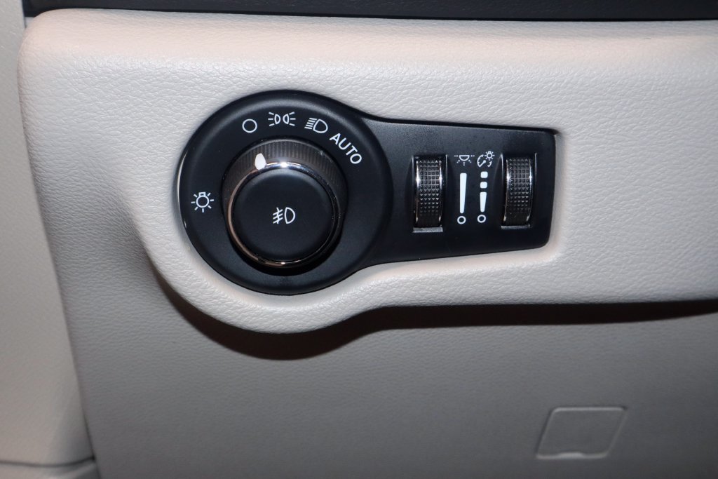 Used 2023 Chrysler Pacifica Touring-L FWD image 26