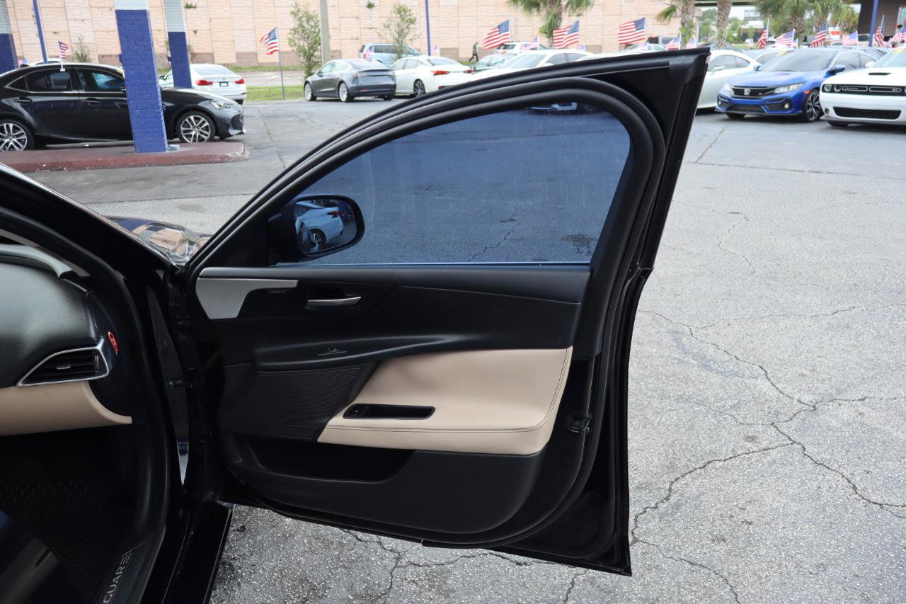 Used 2018 Jaguar XE Prestige RWD image 16