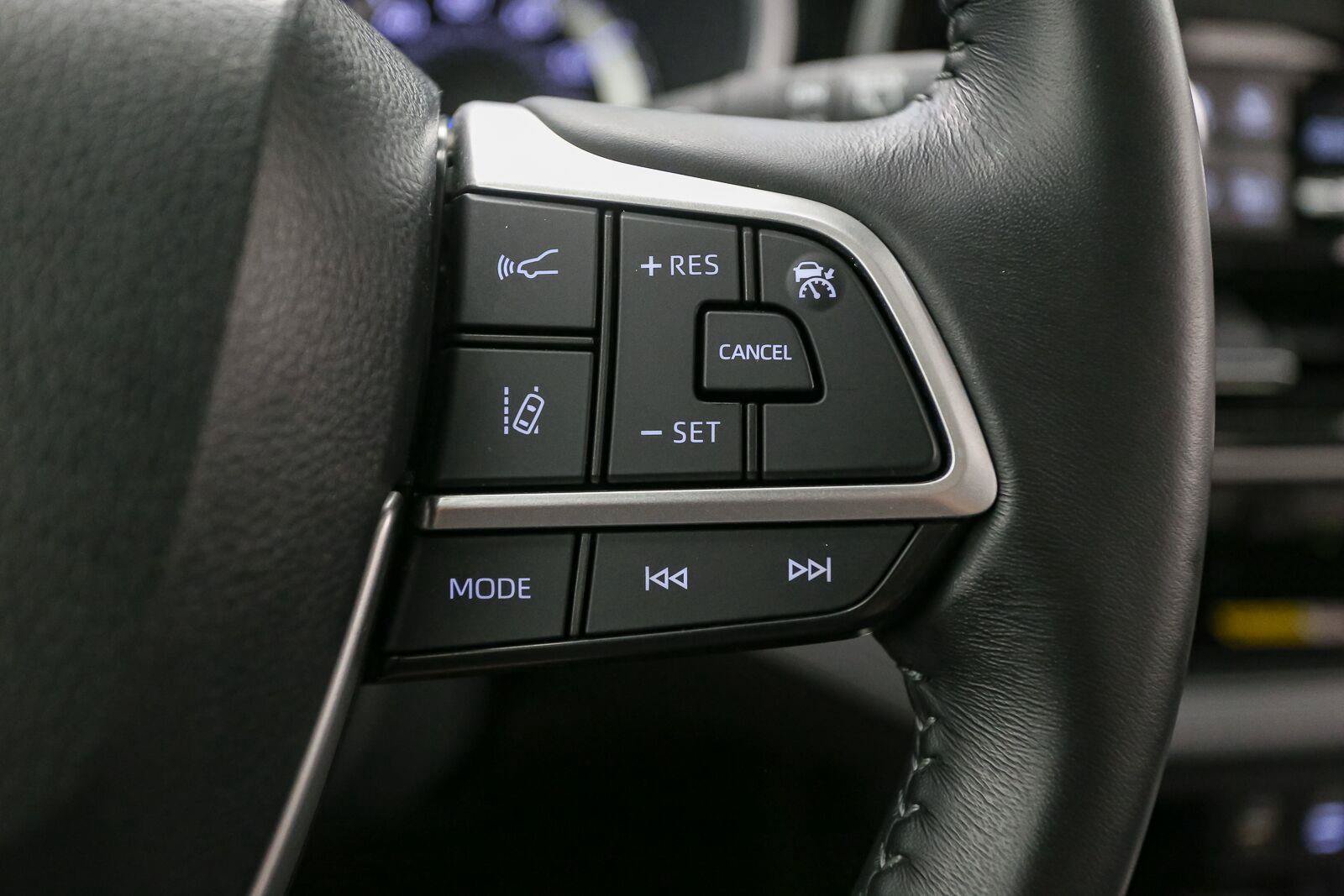 Used 2023 Toyota Highlander XLE AWD/4WD image 38