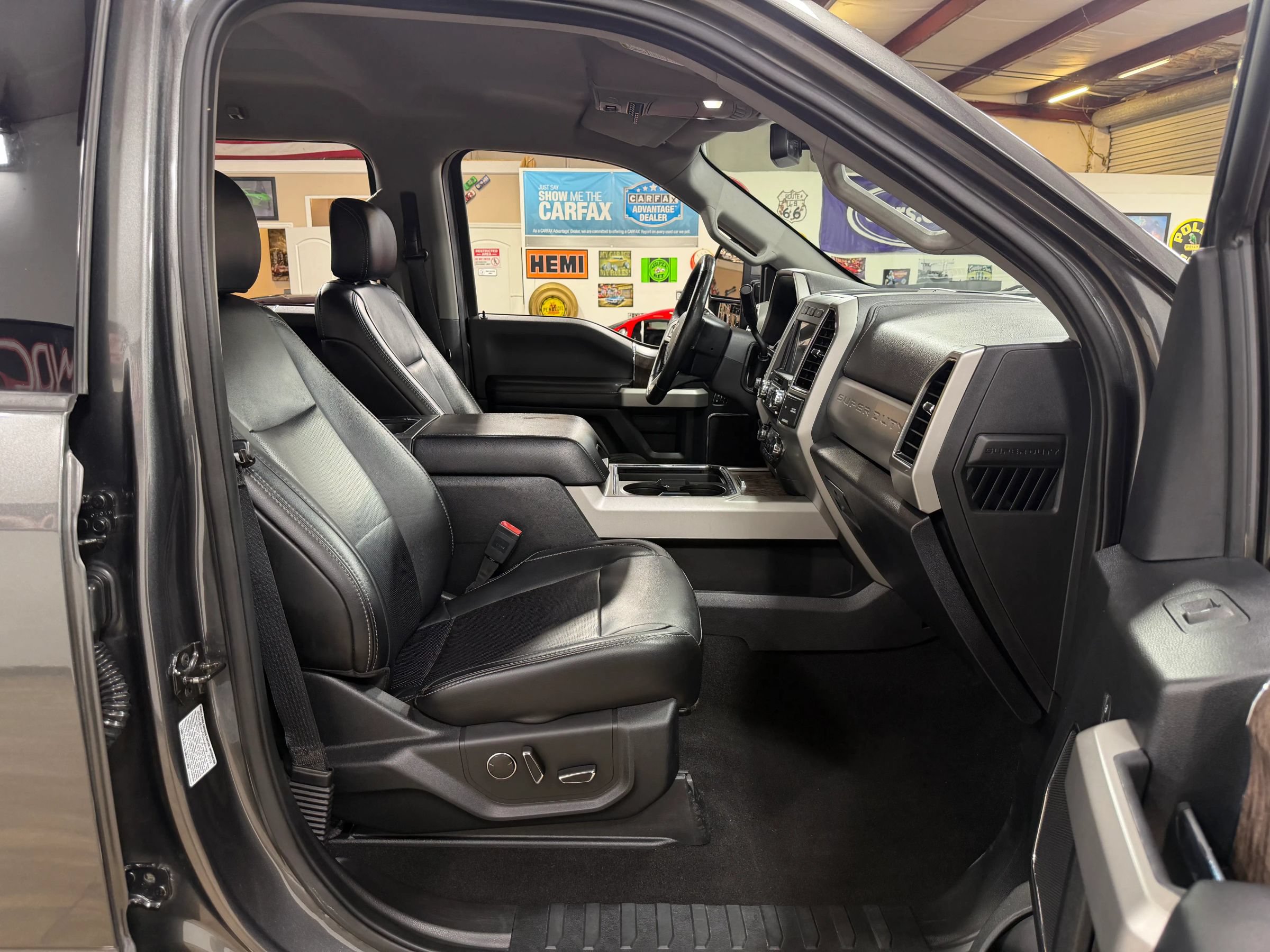 Used 2019 Ford F350 Lariat w/ Lariat Ultimate Package AWD/4WD image 21