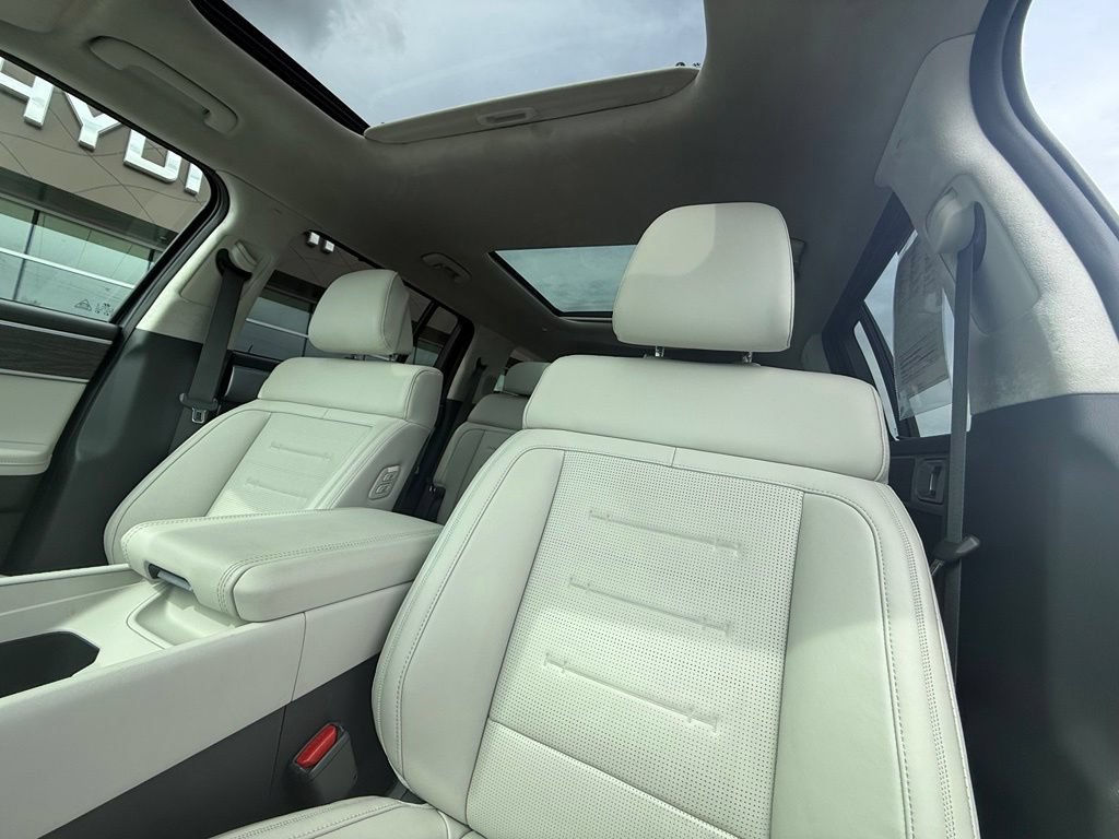 Certified 2025 Hyundai Santa Fe Calligraphy AWD/4WD image 12