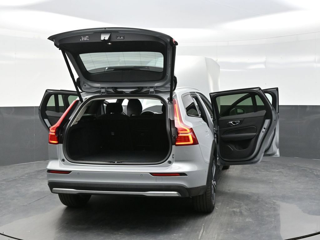 Used 2025 Volvo V60 B5 Cross Country Plus AWD/4WD image 43
