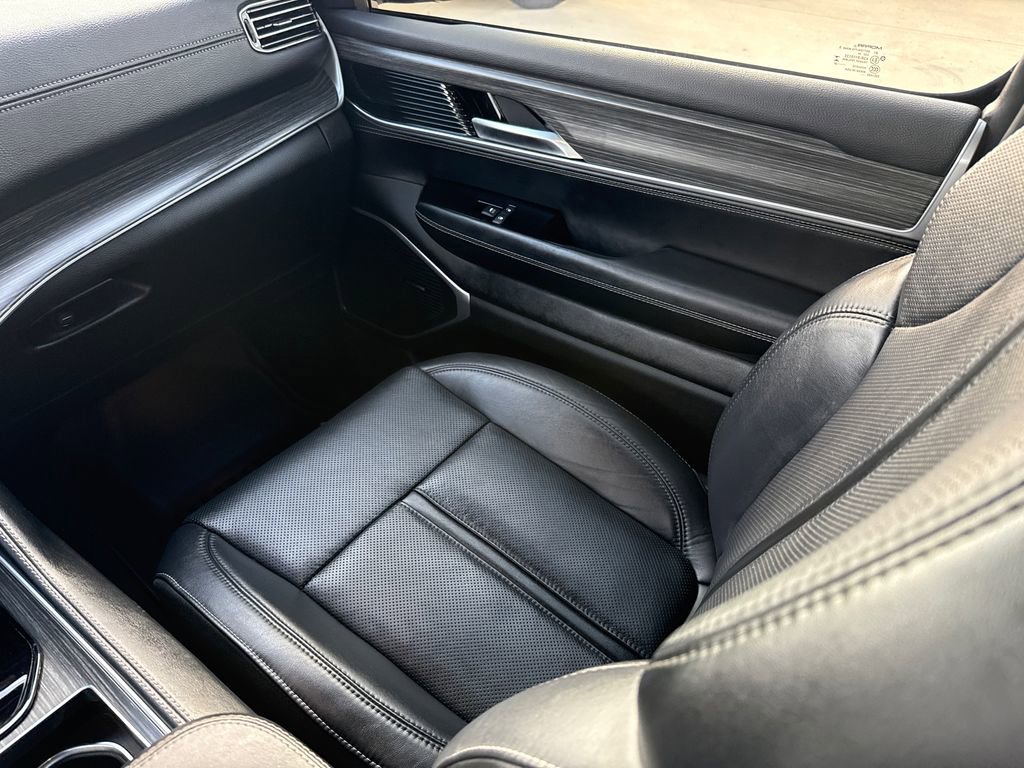 Used 2024 Jeep Wagoneer Series II w/ Flexible Seating Group AWD/4WD image 15
