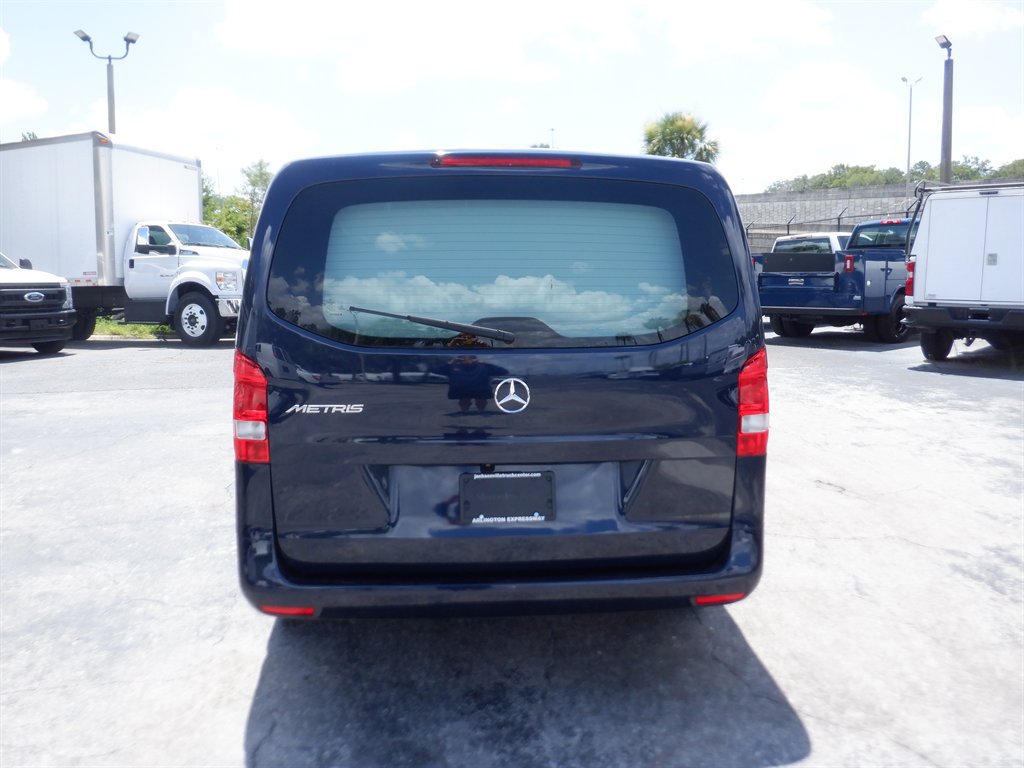 Used 2022 Mercedes-Benz Metris image 4